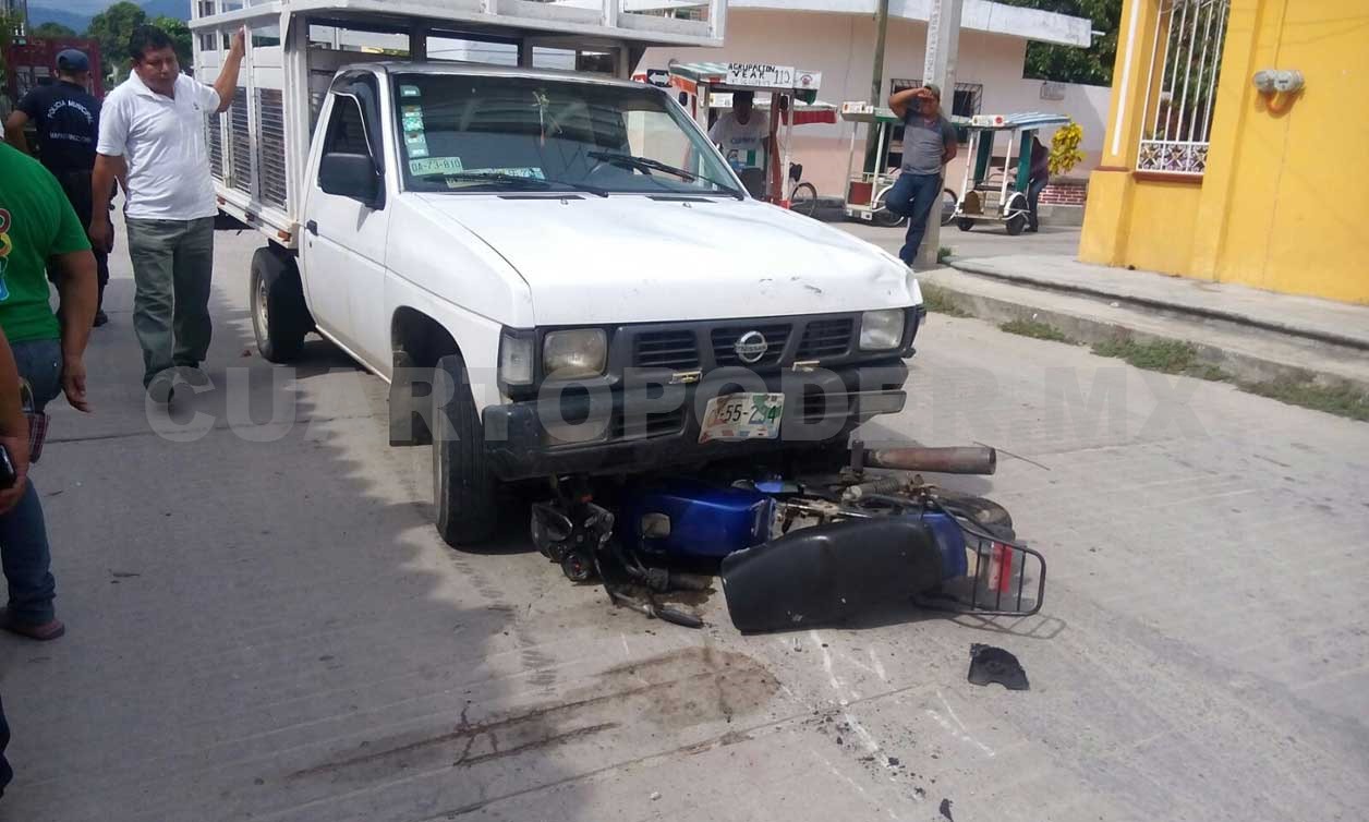 Motociclistas Lesionados Por Impactarse Contra Camioneta