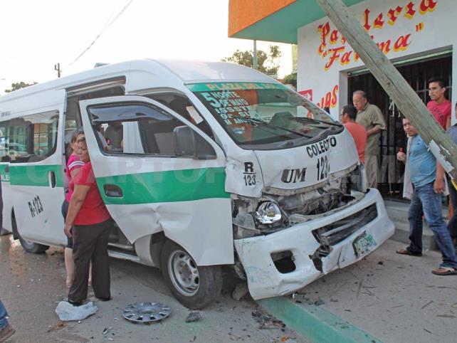 Choque De Colectivo Y Patrulla Deja 10 Heridos