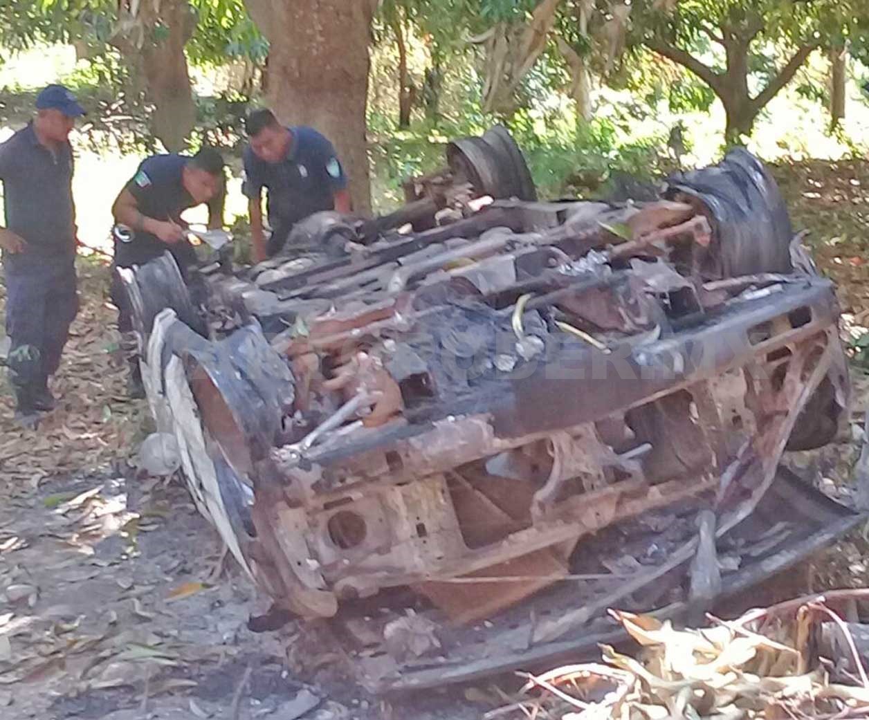 Roban Una Camioneta Vuelcan Y La Incendian