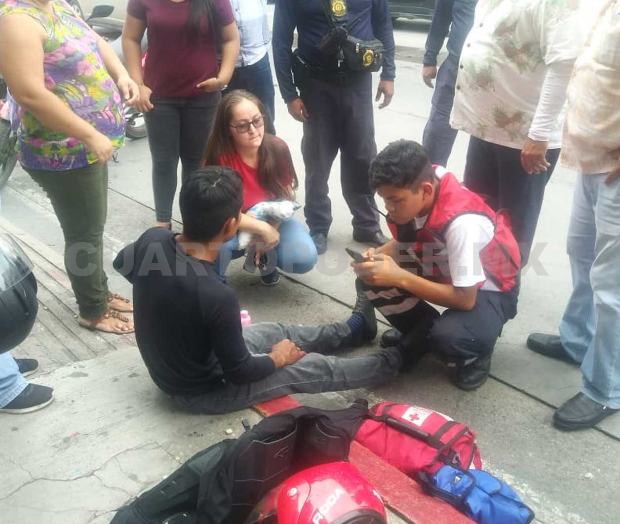 Acelerado Motociclista Se Estrella Contra Un Taxi