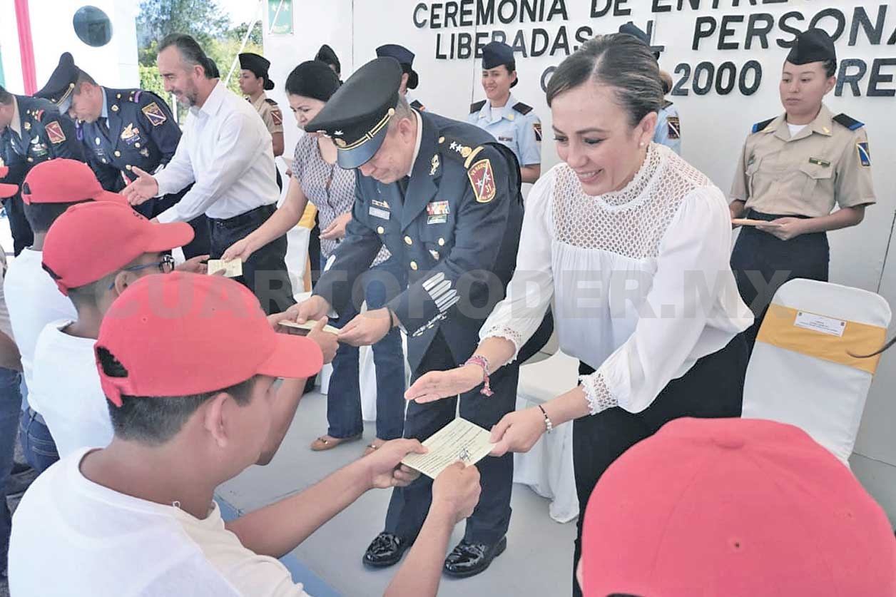 Entrega La Sedena Cartillas Del Servicio Militar