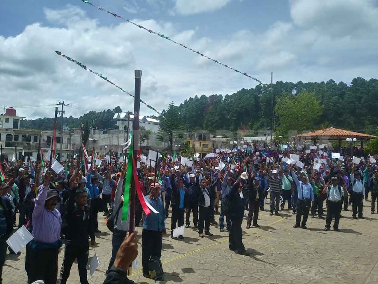 Buscan salida pacífica al conflicto de Oxchuc