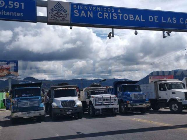 Transportistas Bloquean Vialidades