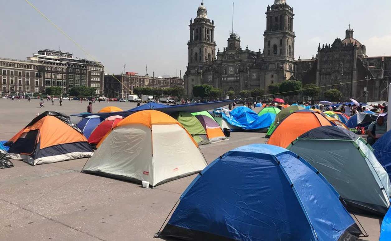 CNTE inicia paro de labores con plantón en Zócalo