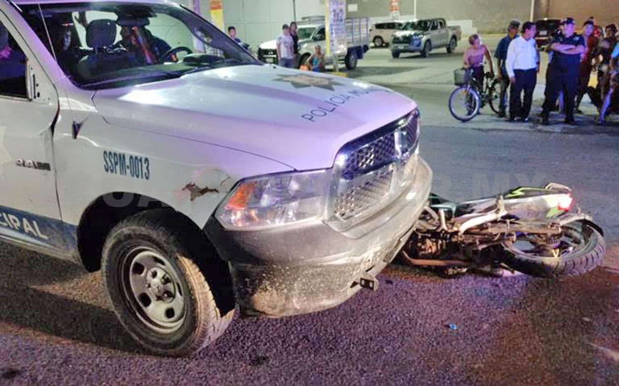 Joven Motociclista Se Estrella Contra Una Patrulla