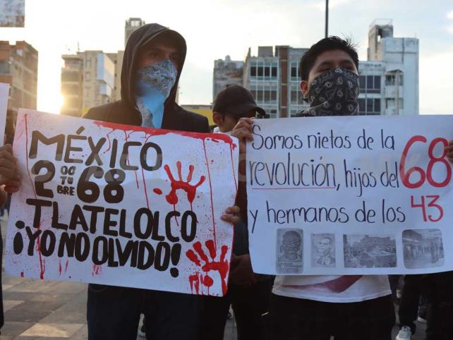 Marchan Por El 55 Aniversario De La Matanza De Tlatelolco