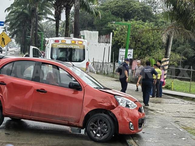 Da Os Materiales Deja Aparatoso Percance Vial