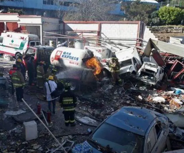 La explosión de la pipa en el Hospital Materno Infantil en Cuajimalpa dejó un saldo de tres muertos. (Foto: Agencias).