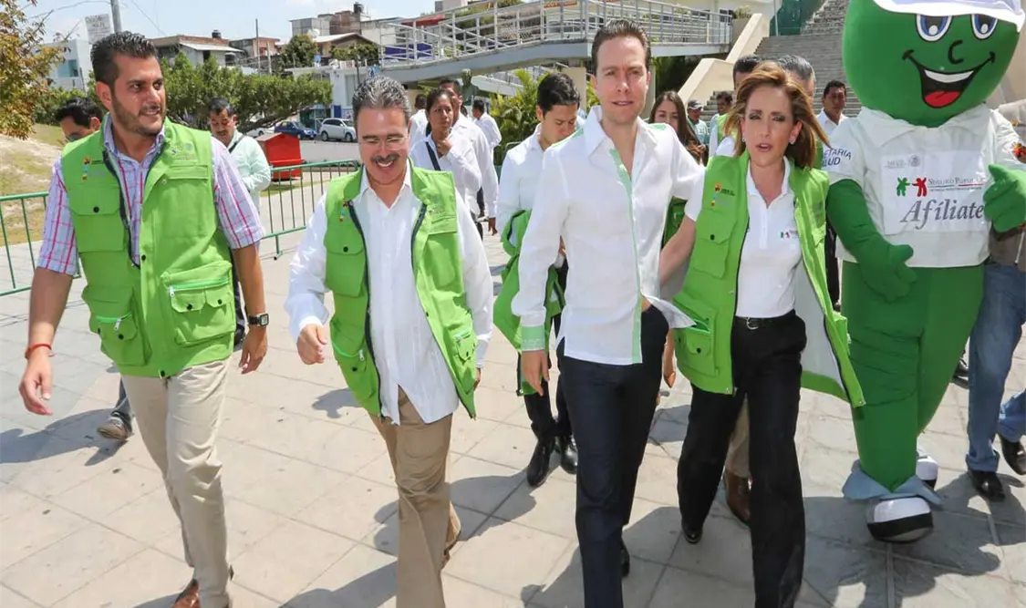 Manuel Velasco, Samuel Toledo y la directora general de Afiliación, Elizabeth Vilchis Pérez. CP