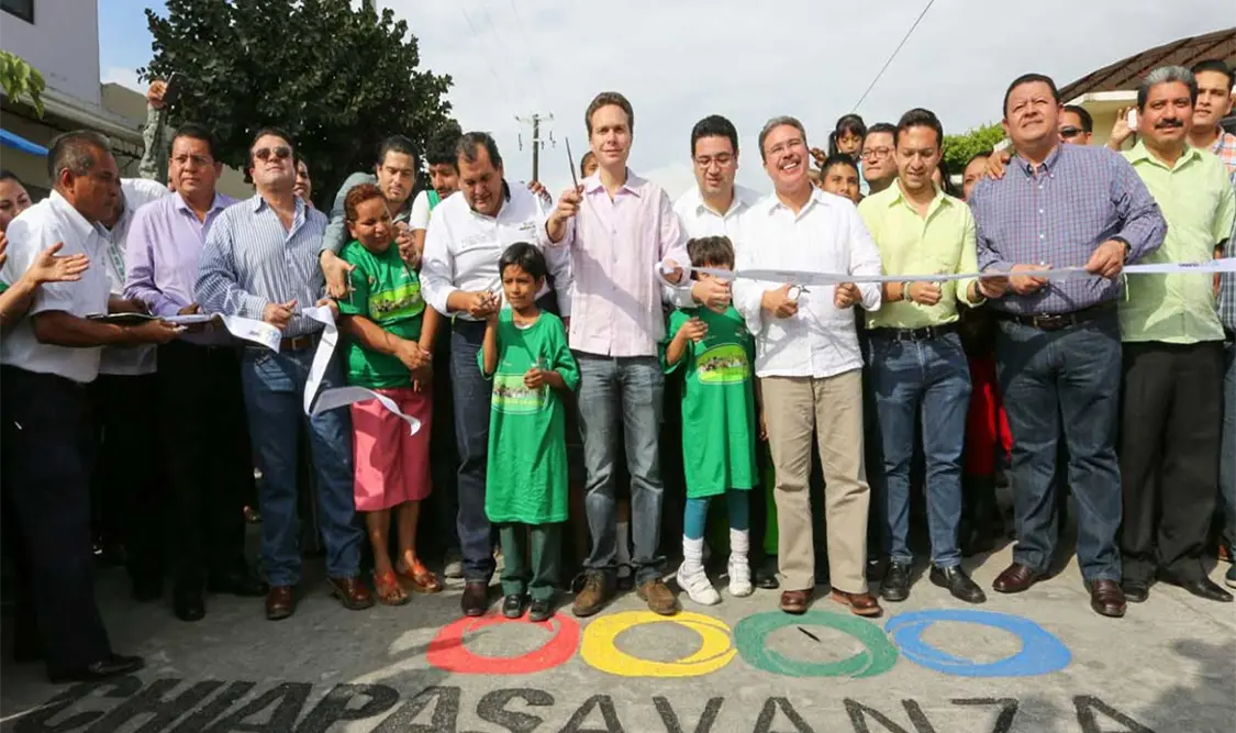 La rehabilitación de las calles forma parte de una estrategia de mejoramiento social y urbano establecido por el gobernador Manuel Velasco Coello.