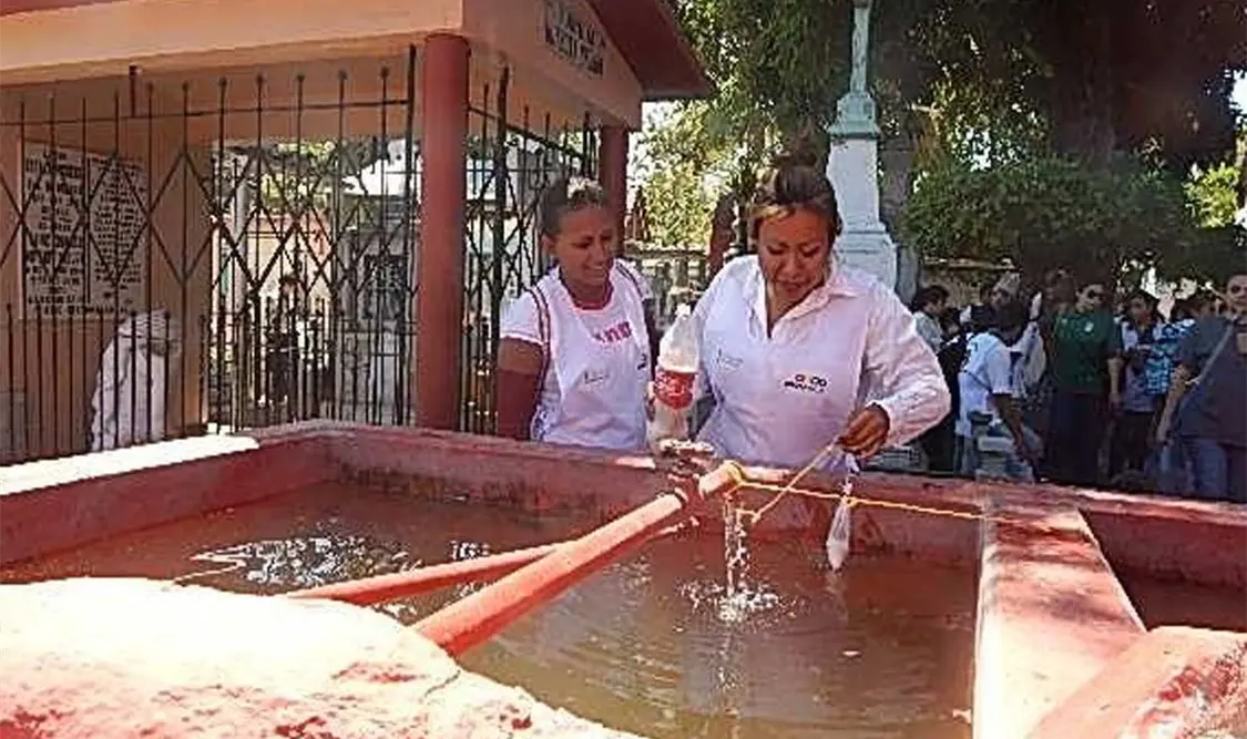 Se efectúan fumigaciones en cementarios de Tapachula. Rafael Victorio / CP
