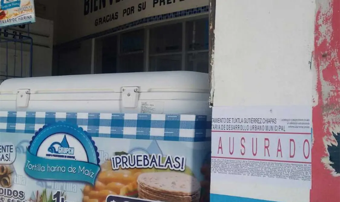 Negocio clausurado por incumplir los requisitos necesarios para la venta de agua purificada. Rolando Domínguez / CP
