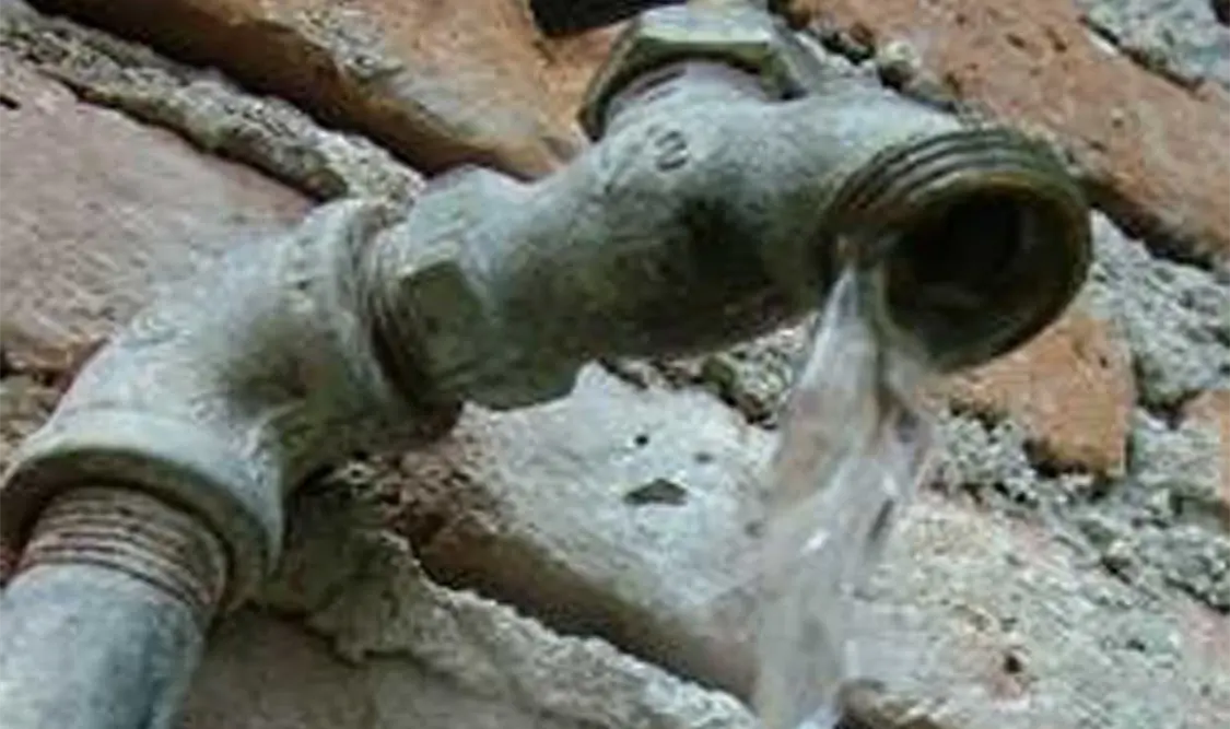 Piperos particulares advierten del creciente desabasto de agua potable en esta ciudad capital. CP