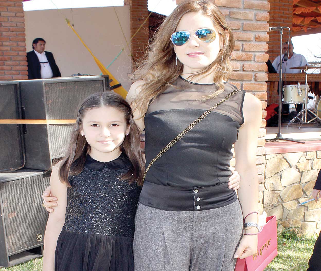 Julia recibe el primer sacramento