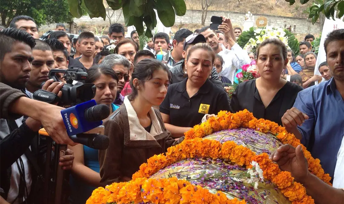 Sepultan a precandidata; familiares piden justicia