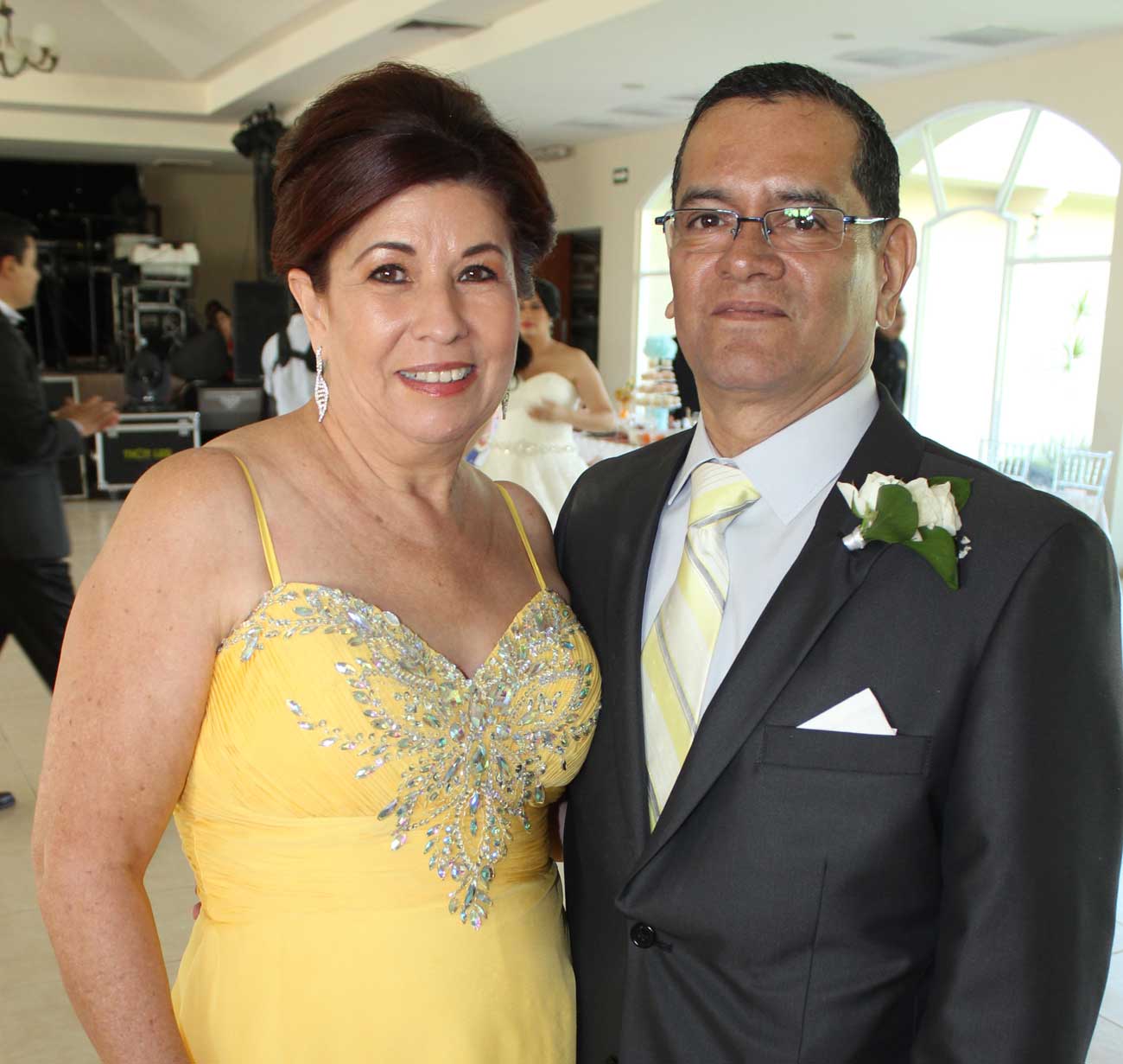 Feliz pareja se une en matrimonio