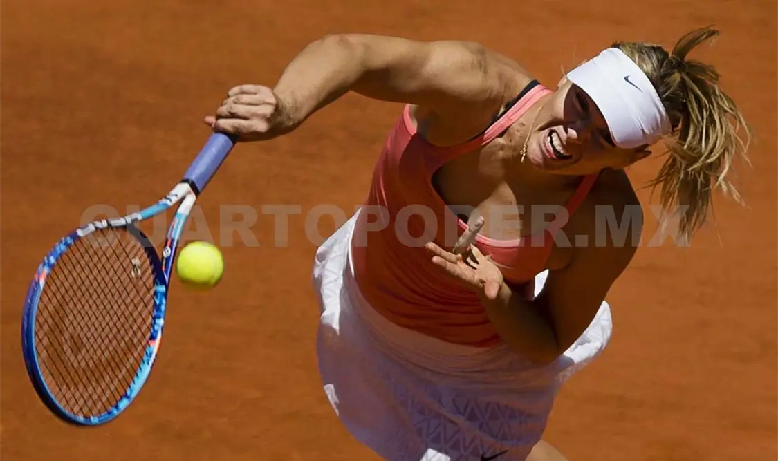 Sharapova titubea pero continúa