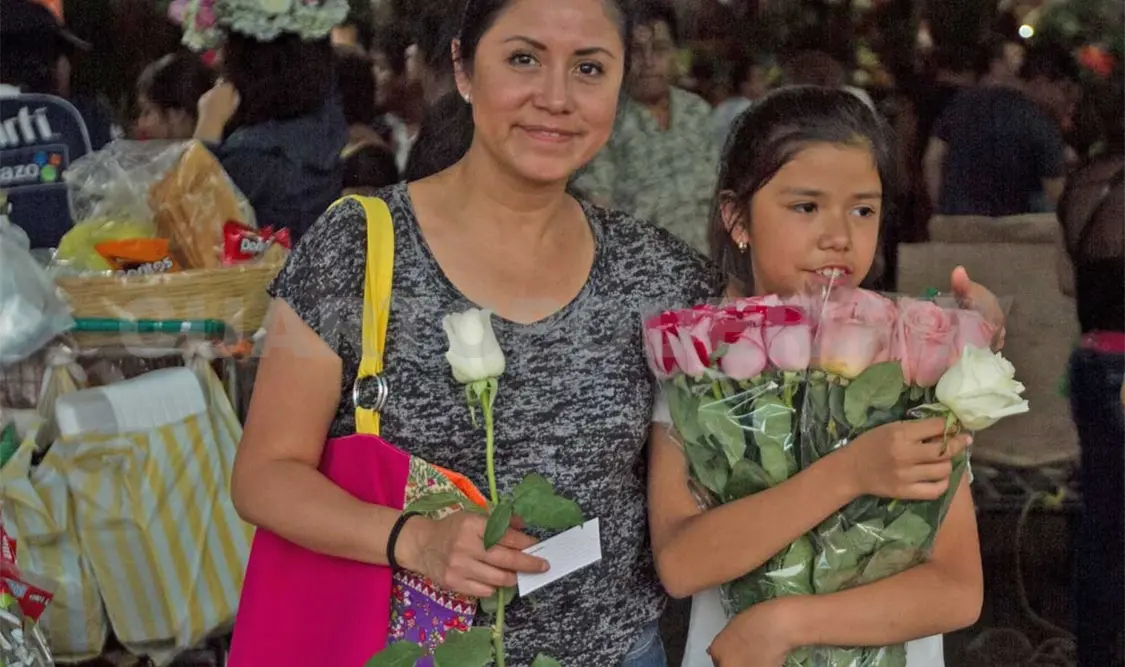 Felicita Peña Nieto a madres