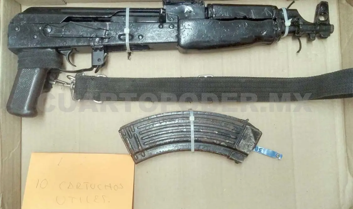 Asegura FECDO arma y 500 dosis de cocaína; también capturó a tres sujetos