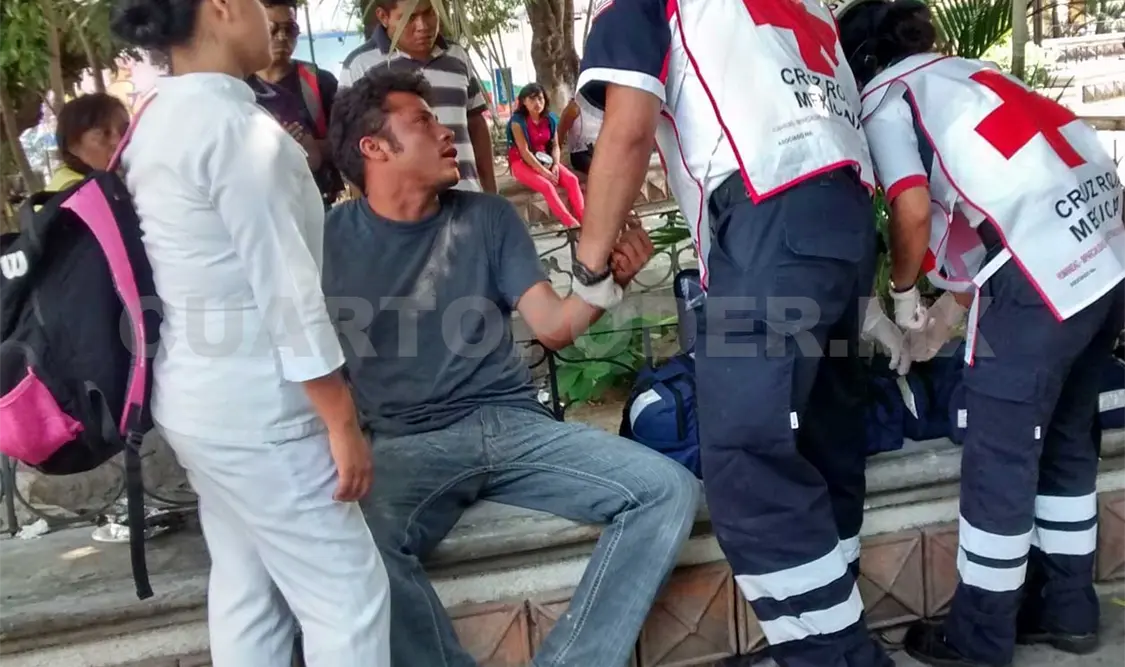 Se corta las venas por despecho