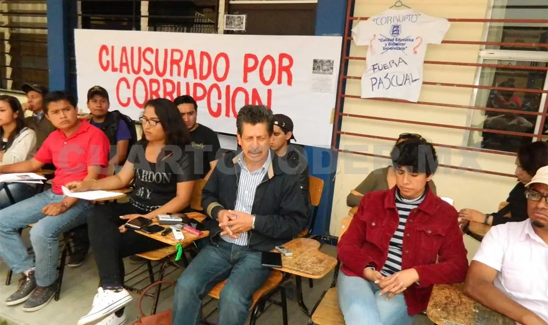 Cierran Dirección maestros y alumnos
