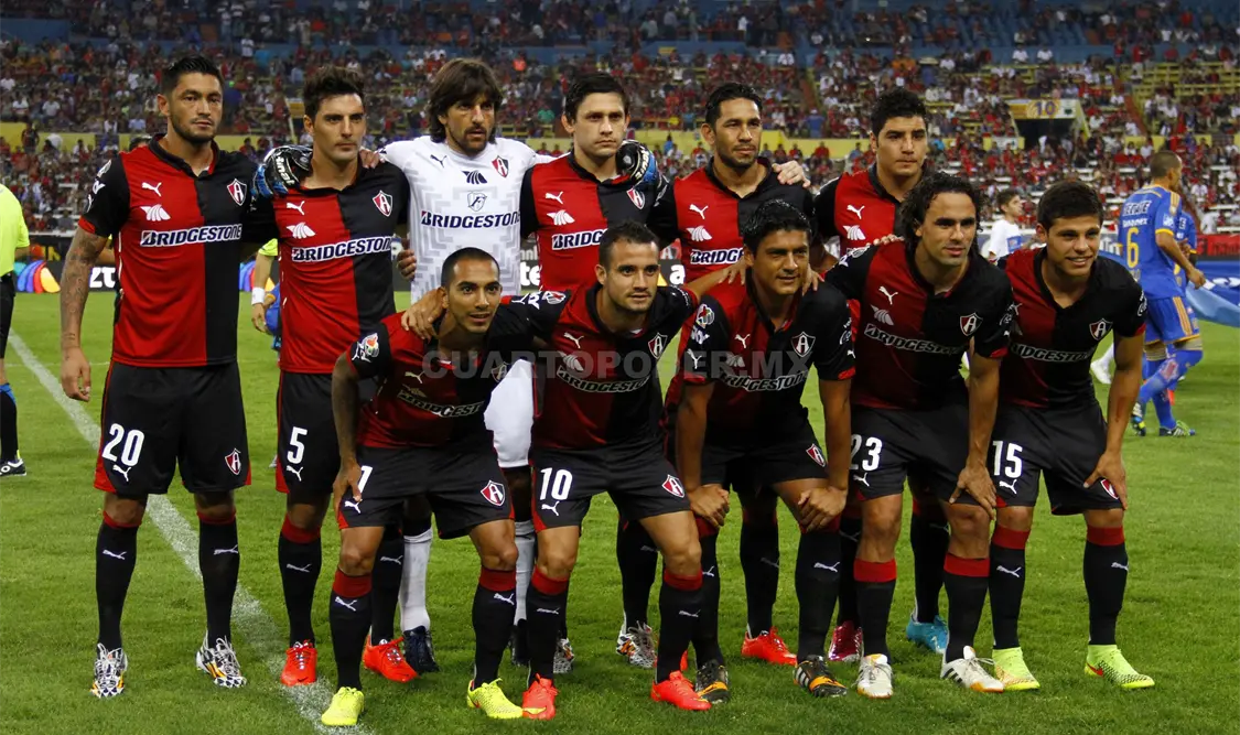 Segundo día de liguilla, con la participación de las Chivas ante los rojinegros del Atlas en el Clásico. Agencias