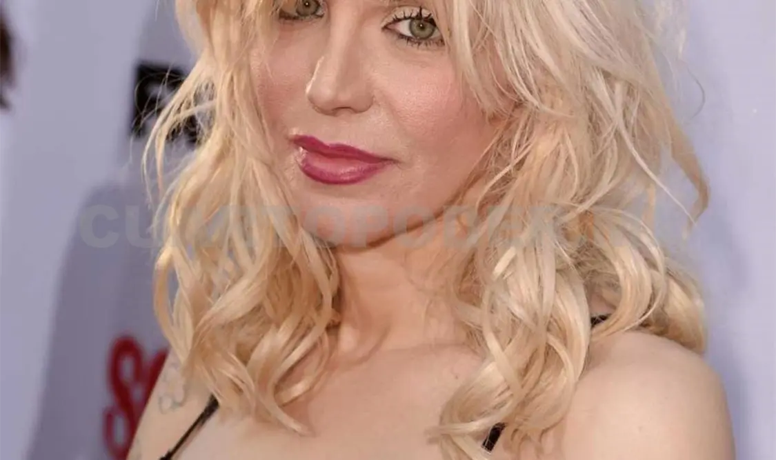 Courtney Love le debe a su psiquiatra