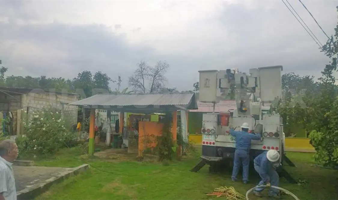 Tormenta afecta a 18 mil usuarios de CFE