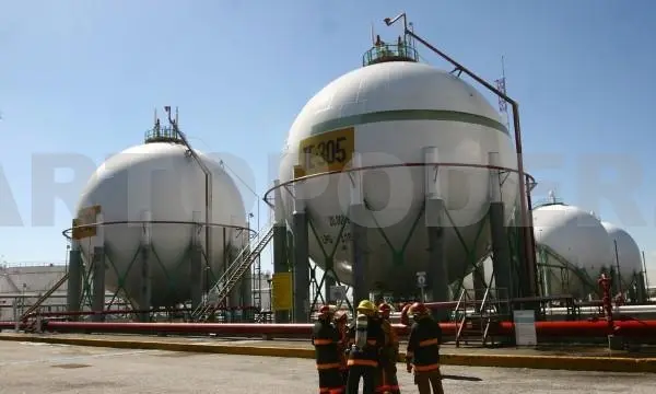 El acuerdo es por cinco millones de barriles de crudo, con opción de volumen adicional.