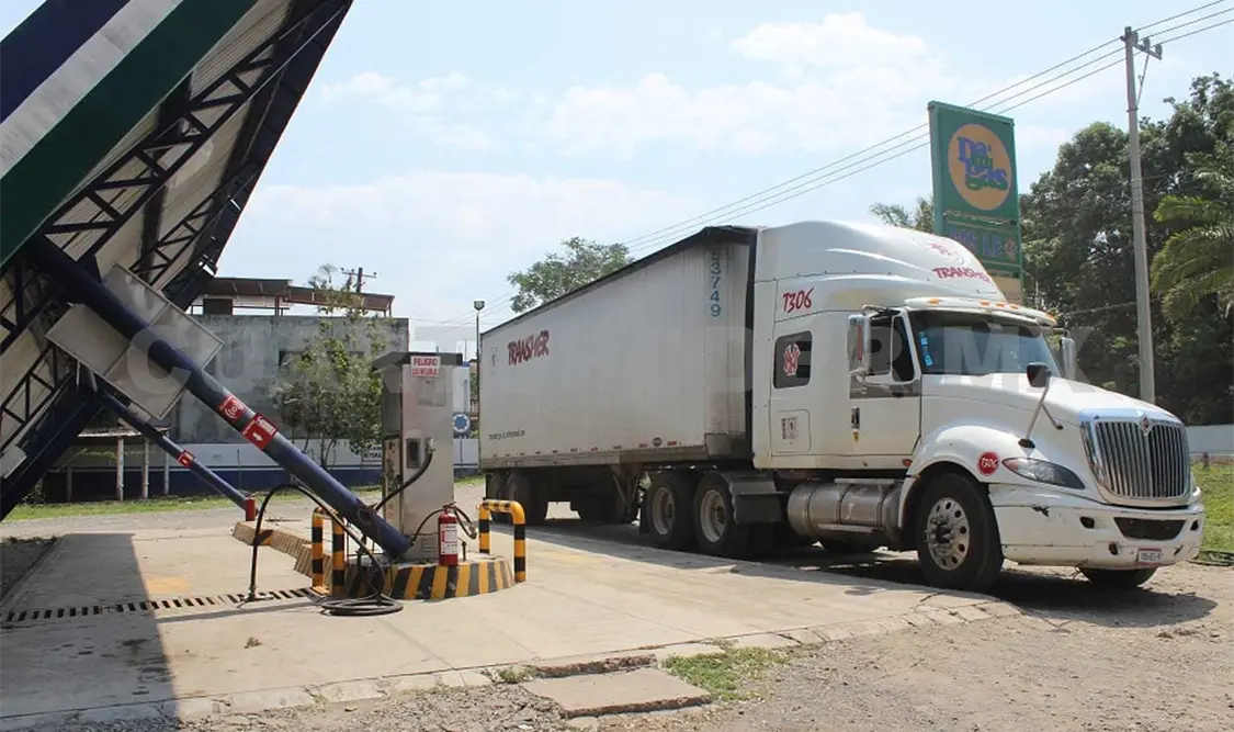 Derriba tráiler instalaciones de gasera
