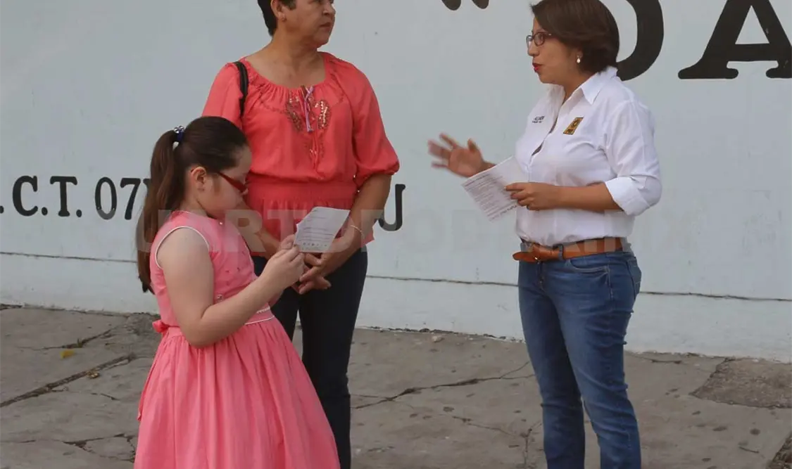 Alejandra Soriano reconoce el trabajo de los maestros