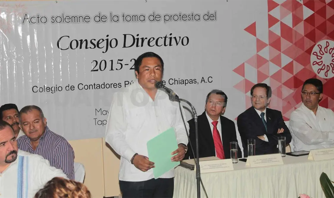 El alcalde Venerando Díaz otorgó la bienvenida a todos los profesionales del país. CP