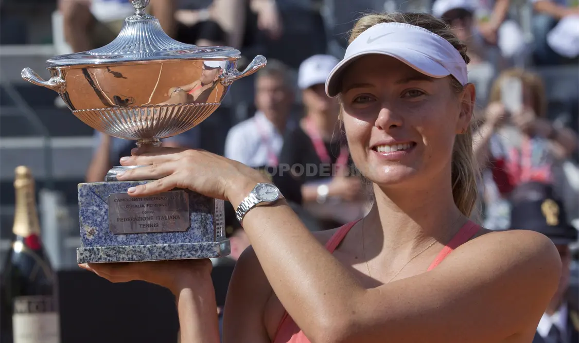 La tenista rusa María Sharapova ganó el trofeo del WTA Premier de Roma.AP