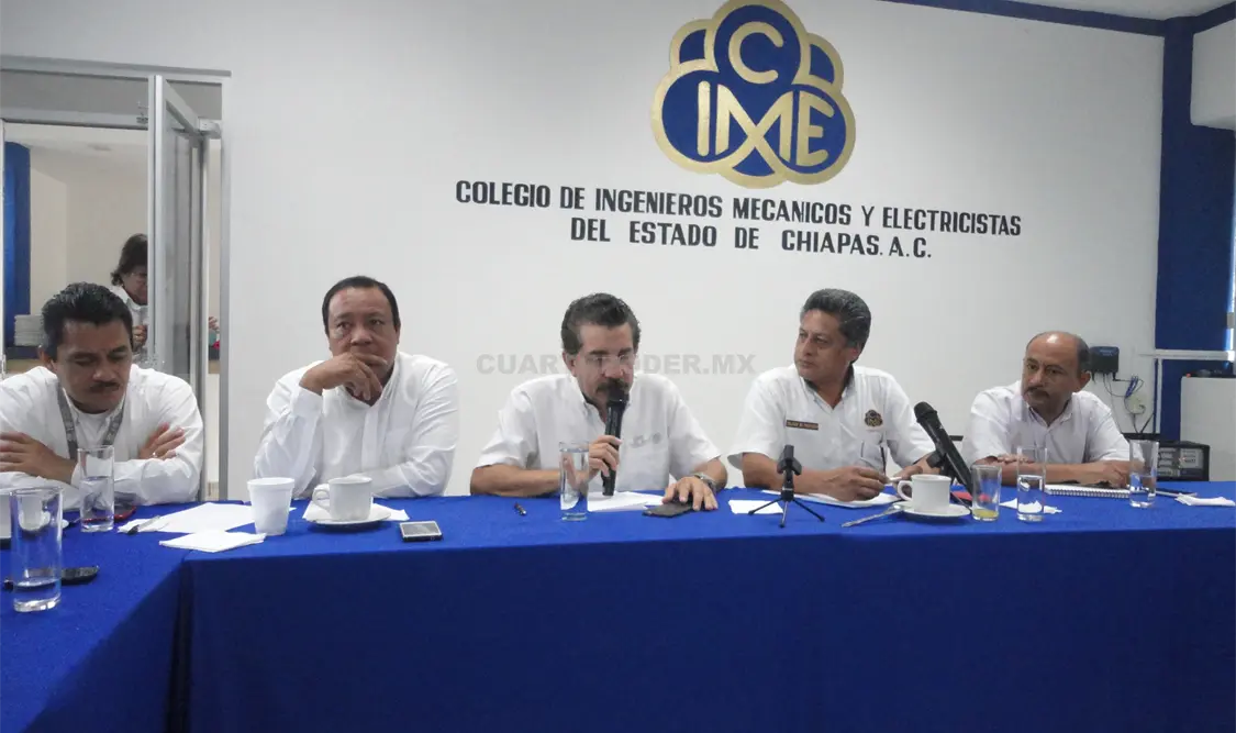 La reunión de trabajo con el superintendente de la CEF Tuxtla fortaleció lazos de cooperación. Cortesía.