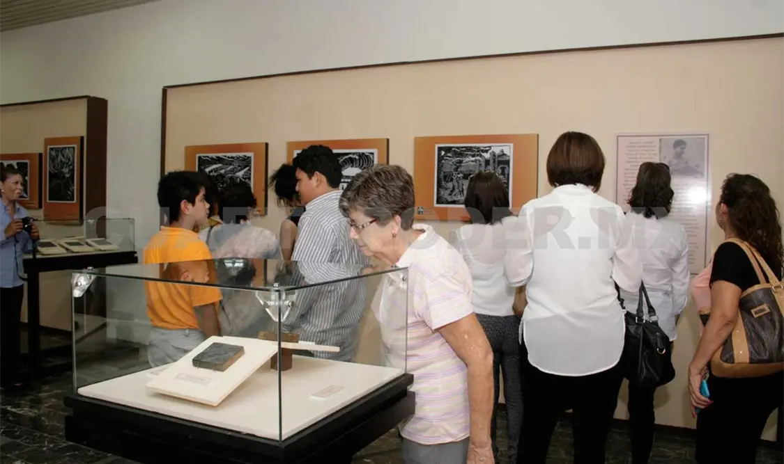 Inauguran colección de grabados en museo local