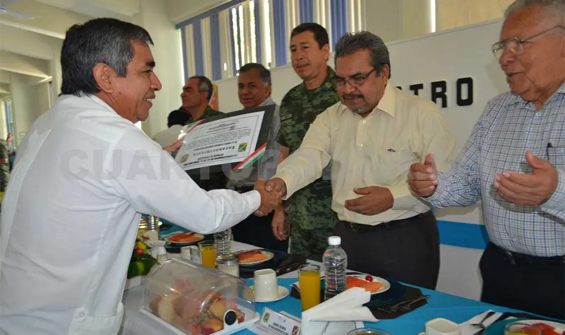 Homenaje al magisterio por su loable labor