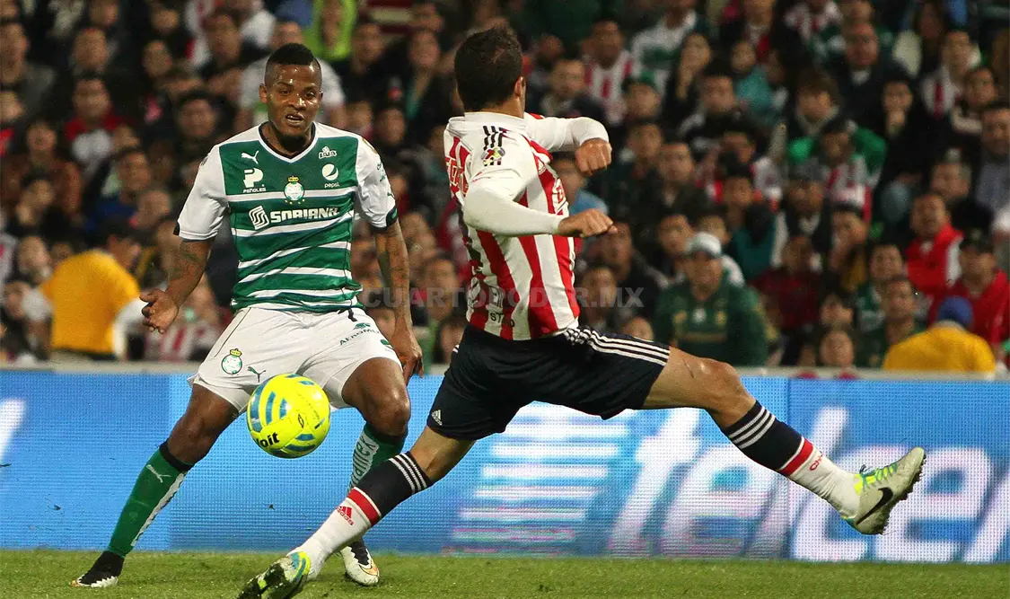 El rebaño sagrado del Chepo de la Torre quiere derrotar a su contrincante Santos Laguna, y espera poder hacerlo de la mano de Marco Fabián. Agencia.