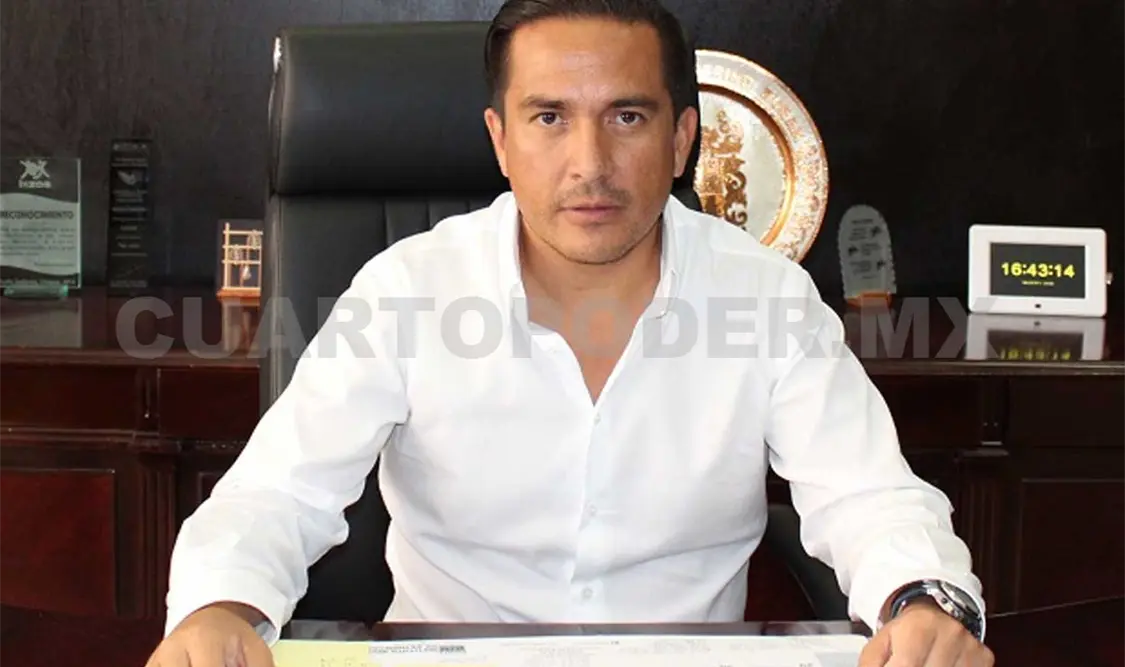 Manuel Sobrino se inscribe como precandidato