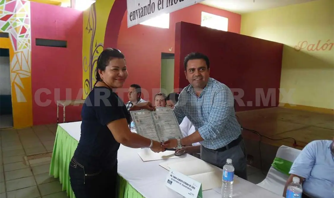 Entregan concesiones regulares