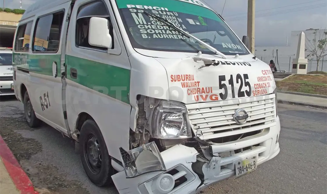 Cuatro lesionados en choque de colectivos