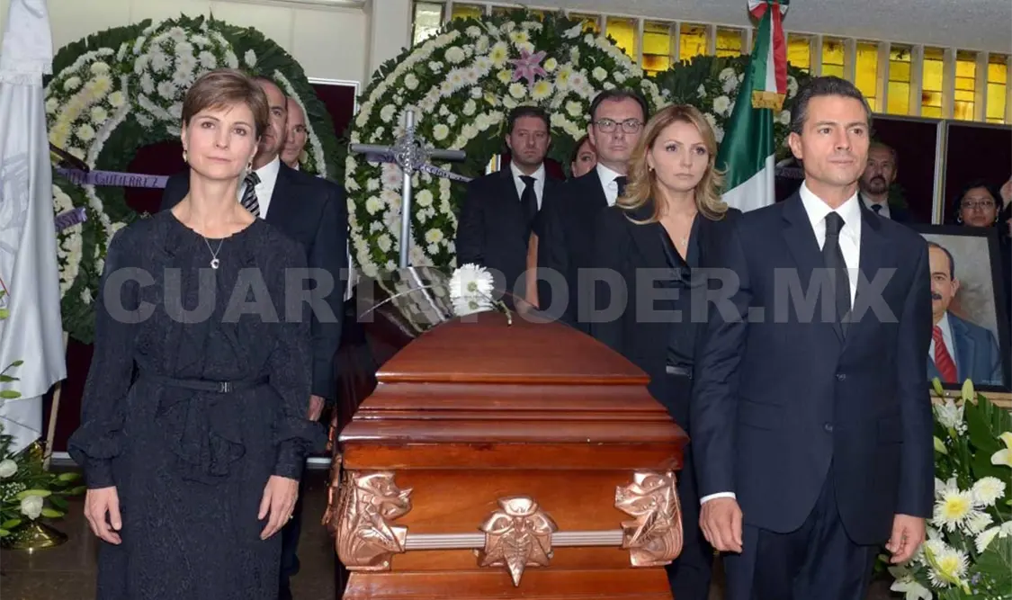Familiares y amigos acudieron al velatorio del Issste a honrar la memoria del ex director general del Instituto de Seguridad y Servicios Sociales de los Trabajadores del Estado.
