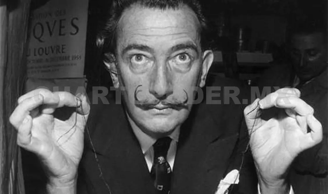 En las fotos se ve a un Salvador Dalí sin poses