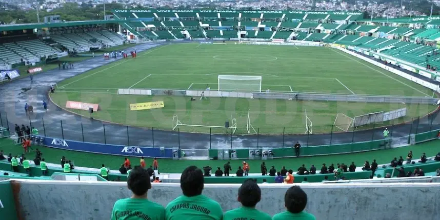 A diferencia de estadios de Estados Unidos, la cancha del Zoque no será pretexto para ver un buen futbol el sábado. Cortesía
