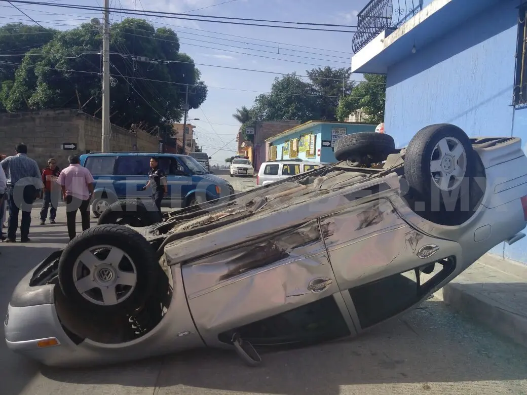 Volcadura en calle de Comitán; hay un lesionado