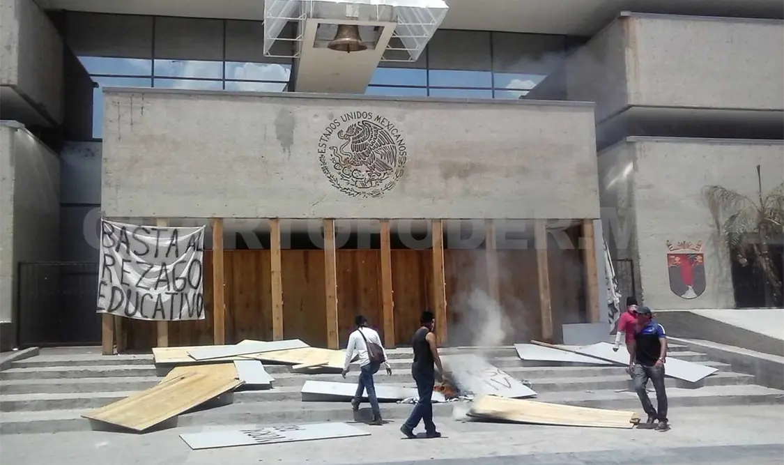 Cancelan sesión por toma de las instalaciones