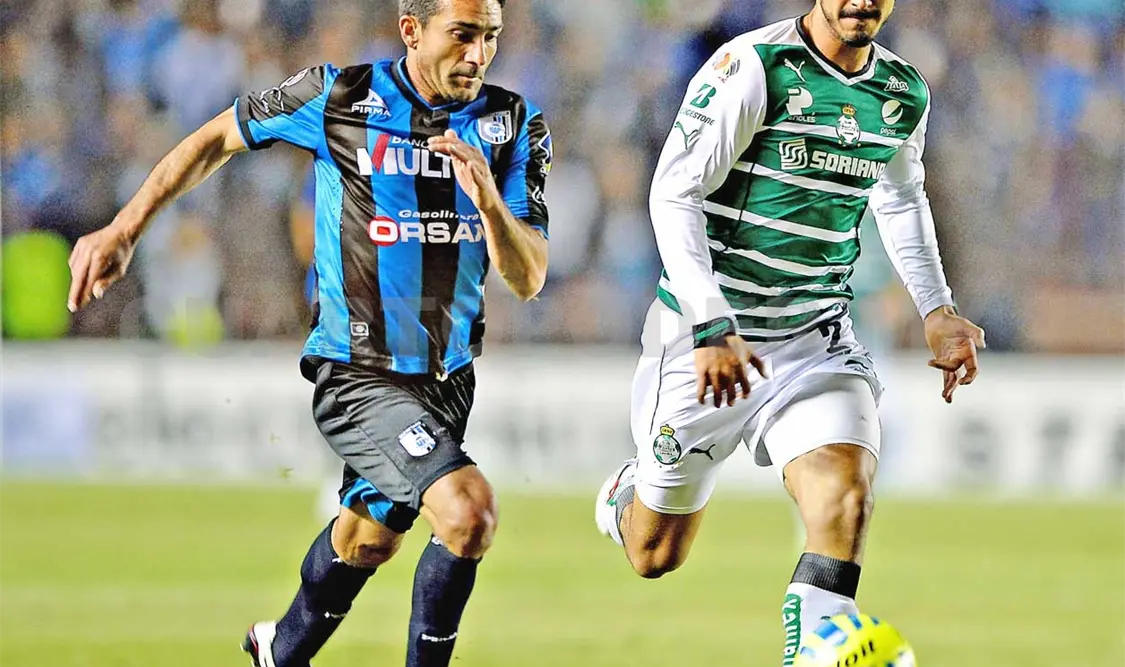 Santos y Gallos, por el primer paso