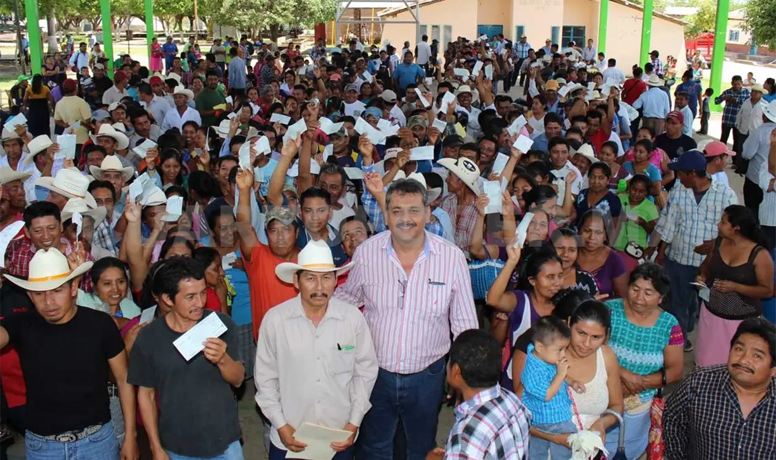 Entrega cheques de Seguro Catastrófico
