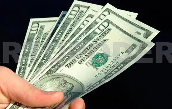 El dólar a la venta registró un centavo menos.