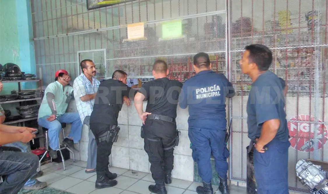 Asalto deja dos policías heridos