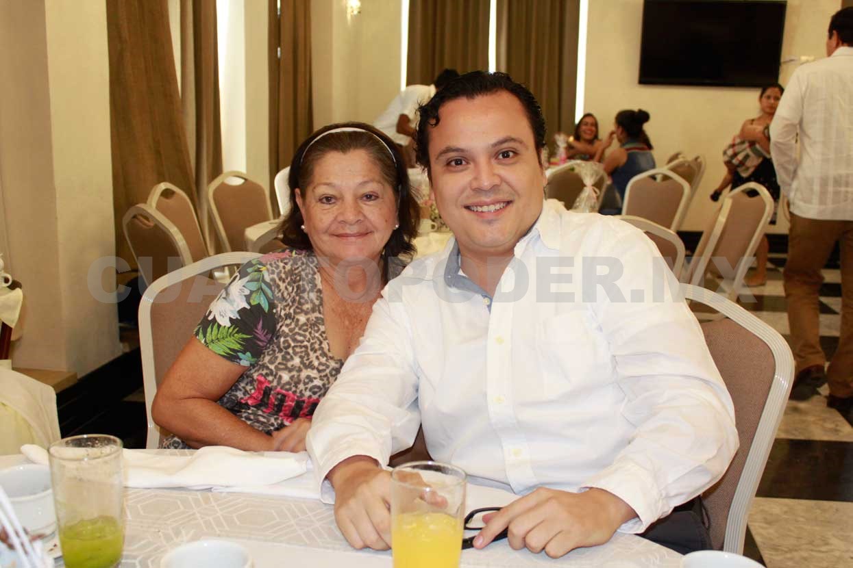 Karime recibió la eucaristia